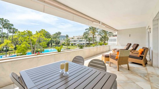 Apartamento en venta en Los Granados Golf, Nueva Andalucia