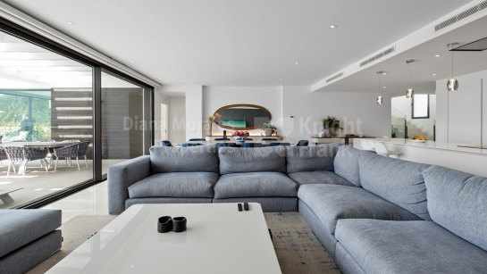 Villa for sale in Cabopino, Marbella East