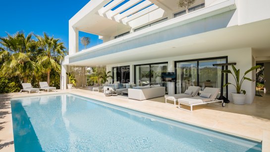 Villa for sale in Nueva Andalucia, Marbella