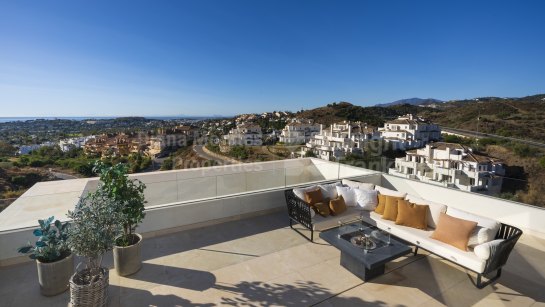 Zweistöckiges Penthouse zum Verkauf in La Morelia de Marbella, Nueva Andalucia