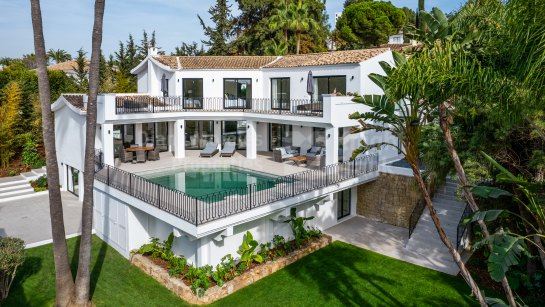 Villa for sale in Paraiso Medio, Estepona