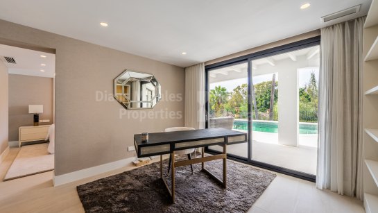 Villa for sale in Paraiso Medio, Estepona