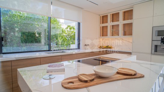 Villa for sale in Casablanca, Marbella Golden Mile