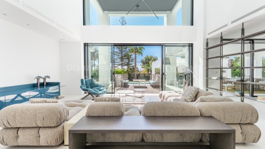 Villa for sale in Cortijo Blanco, San Pedro de Alcantara