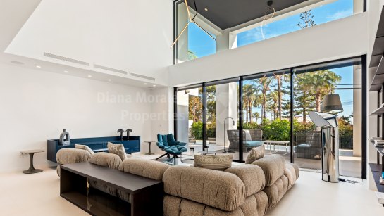 Villa for sale in Cortijo Blanco, San Pedro de Alcantara