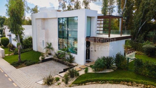 Villa for sale in Arboleda, Estepona
