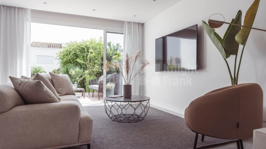 Town House for sale in Parcelas del Golf, Nueva Andalucia