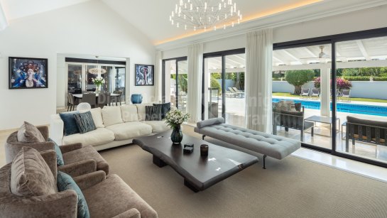 Villa zum Verkauf in Parcelas del Golf, Nueva Andalucia