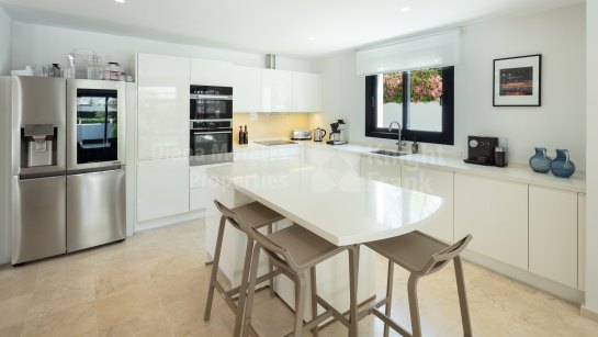 Villa zum Verkauf in Parcelas del Golf, Nueva Andalucia