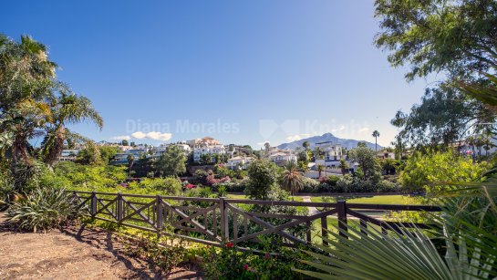 Villa en venta en El Herrojo, Benahavis