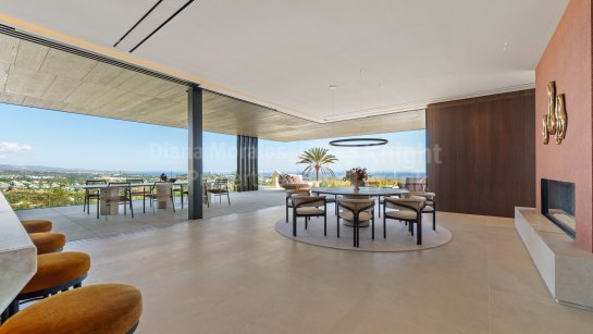 Villa for sale in El Herrojo, Benahavis