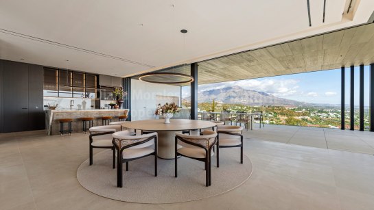 Villa for sale in El Herrojo, Benahavis