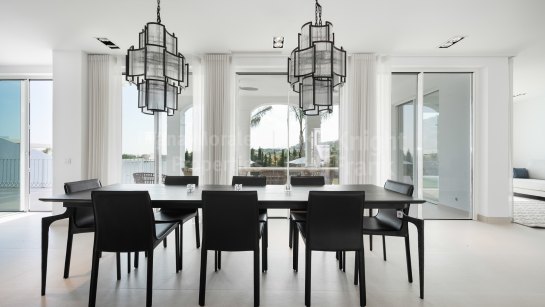 Villa en venta en Haza del Conde, Nueva Andalucia