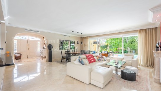 Villa en venta en Casablanca, Marbella Milla de Oro