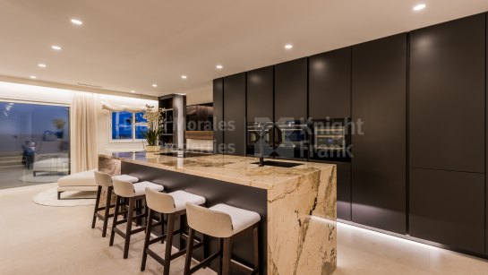 Penthouse for sale in Dominion Beach, Estepona