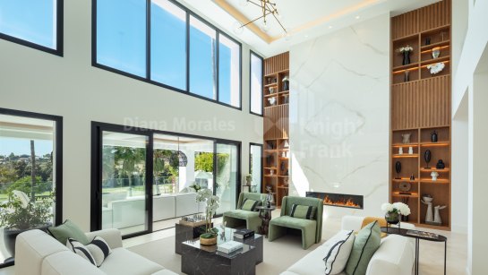 Villa zum Verkauf in Los Naranjos, Nueva Andalucia