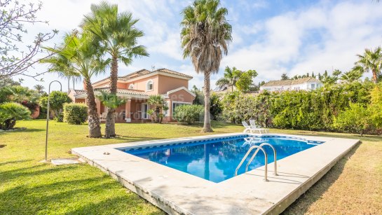 Villa zum Verkauf in Don Pedro, Estepona Westen