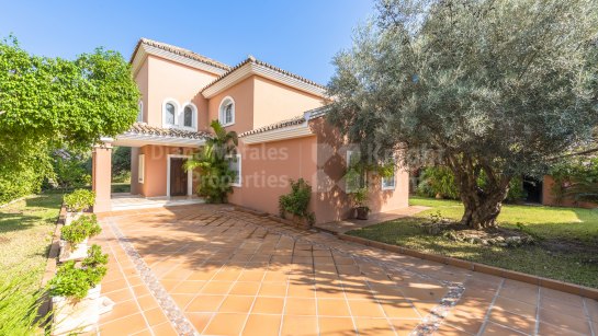 Villa for sale in La Gaspara, Estepona