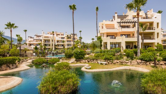 Апартамент на нижнем этаже на продажу в Bahía del Velerín, Эстепона