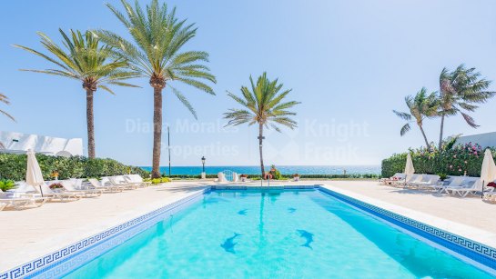 Вилла на продажу в El Oasis Club, Золотая Миля