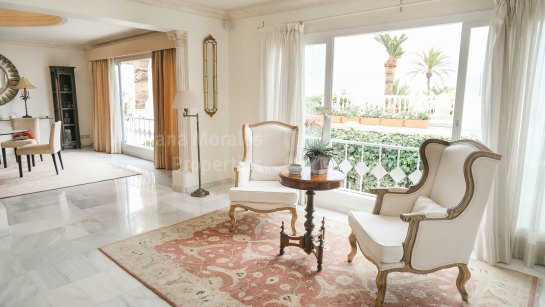 Villa zum Verkauf in El Oasis Club, Marbella Goldene Meile