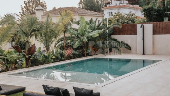 Villa en venta en Centro Plaza, Nueva Andalucia