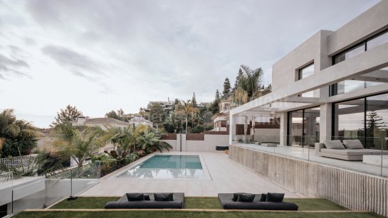 Villa en venta en Centro Plaza, Nueva Andalucia