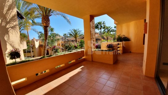 Apartamento en venta en Mansion Club, Marbella Milla de Oro