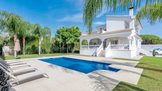 Villa to rent in Atalaya de Rio Verde, Nueva Andalucia
