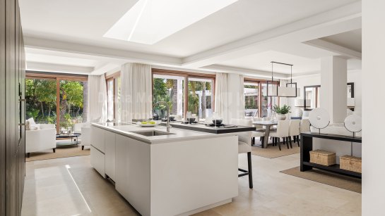 Villa zum Verkauf in Las Brisas, Nueva Andalucia