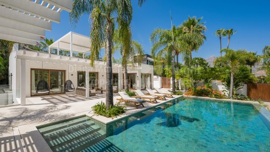Villa zum Verkauf in Las Brisas, Nueva Andalucia