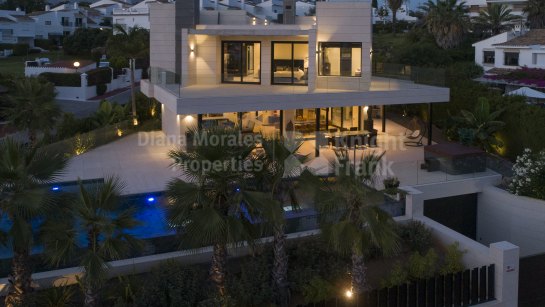 Villa zum Verkauf in Parcelas del Golf, Nueva Andalucia