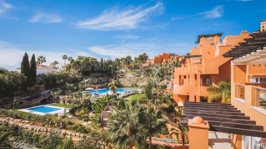 Zweistöckiges Penthouse zum Verkauf in La Cerquilla, Nueva Andalucia