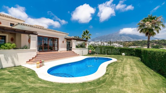 Villa zum Verkauf in Nueva Andalucia, Marbella (Alle)