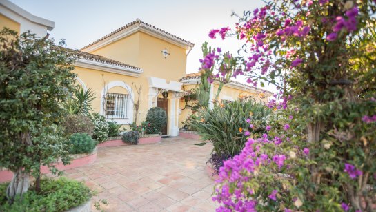 Villa for sale in Aldea Dorada, Nueva Andalucia