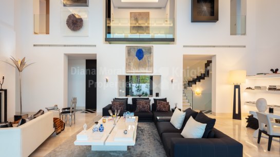 Villa for sale in Los Flamingos Golf, Benahavis