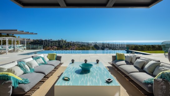Villa for sale in Los Flamingos Golf, Benahavis