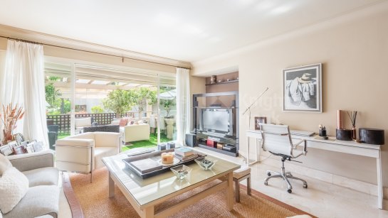 Apartment for sale in Golf Gardens, Marbella East