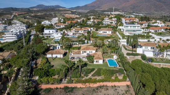 Villa for sale in Don Pedro, Estepona West