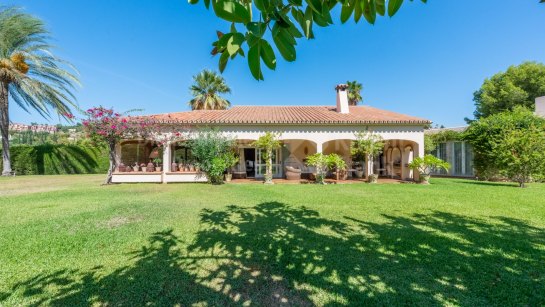Villa zum Verkauf in Fuente del Espanto, Benahavis