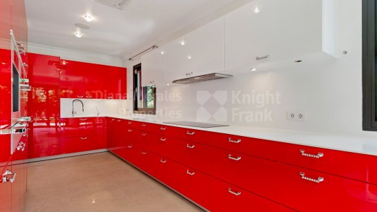 Villa for sale in Lomas de Magna Marbella, Marbella Golden Mile