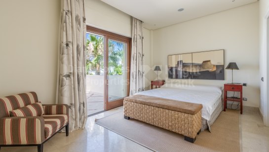 Zweistöckiges Penthouse zum Verkauf in Los Monteros Playa, Marbella Ost