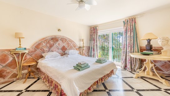 Villa en venta en La Montua, Marbella Ciudad