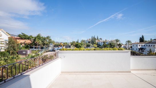 Zweistöckiges Penthouse zum Verkauf in Las Lomas del Marbella Club, Marbella Goldene Meile