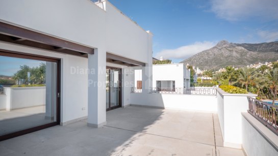 Zweistöckiges Penthouse zum Verkauf in Las Lomas del Marbella Club, Marbella Goldene Meile