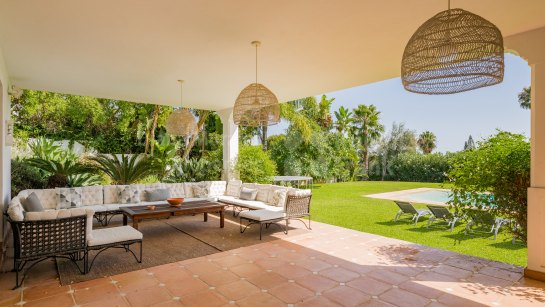 Villa for sale in Pavona Real, Marbella City