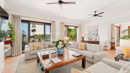Villa for sale in Pavona Real, Marbella City