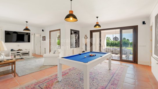 Villa for sale in Pavona Real, Marbella City