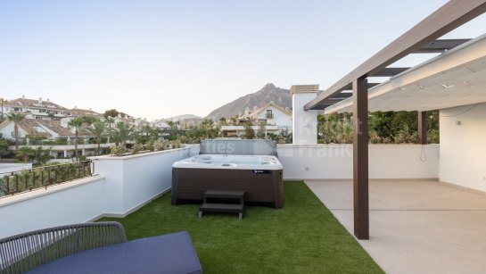 Zweistöckiges Penthouse zum Verkauf in Las Lomas del Marbella Club, Marbella Goldene Meile