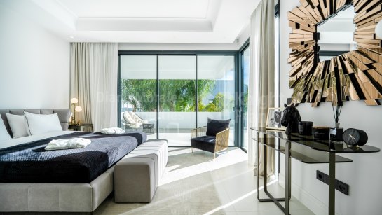 Villa en venta en Rio Verde Playa, Marbella Milla de Oro